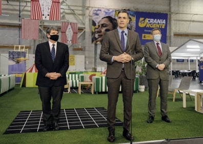 Imagen secundaria 1 - Imágenes de la visita de Pedro Sánchez a Alicante. 