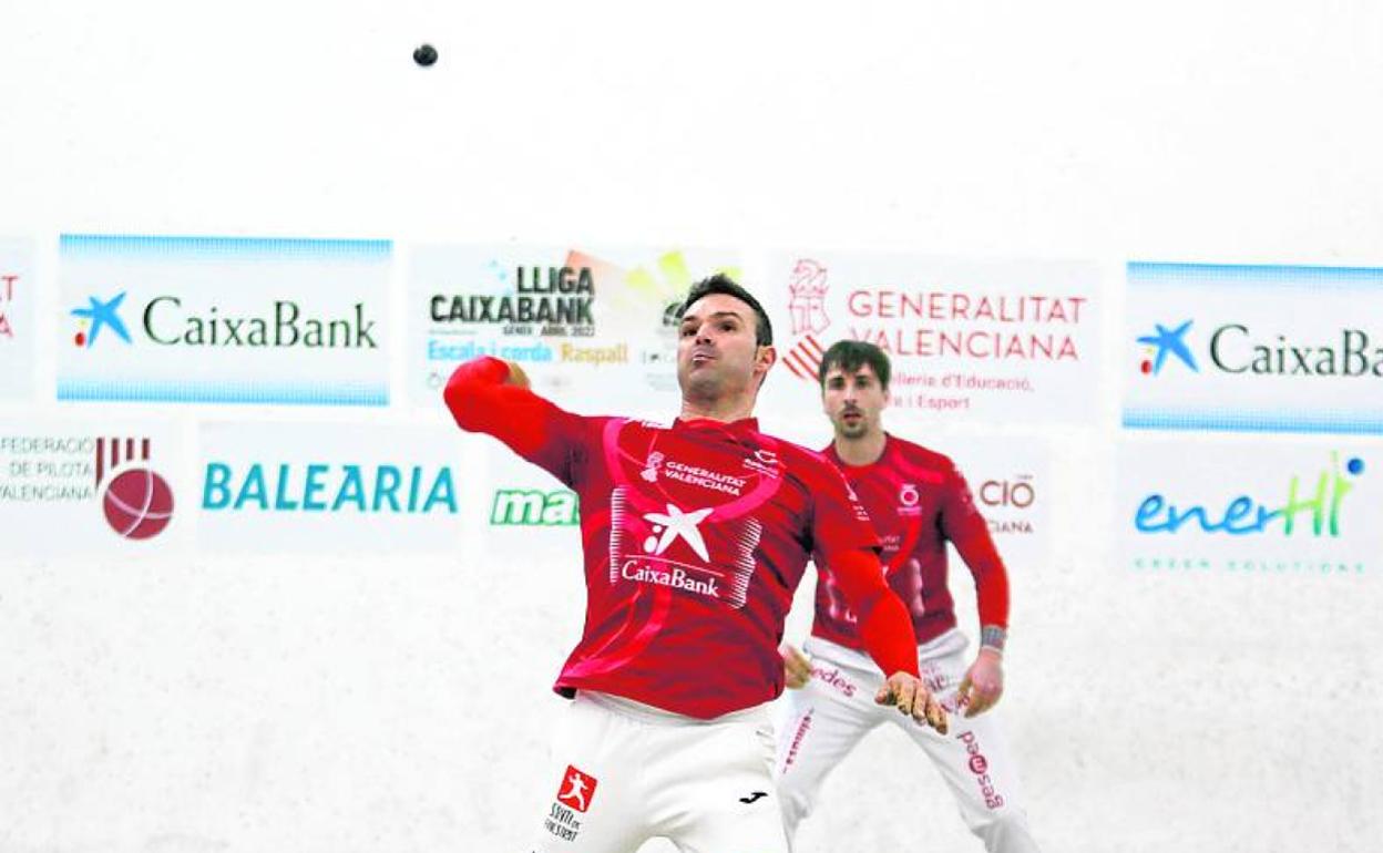 Santi juega de volea durante la semifinal del viernes en Vila-real.