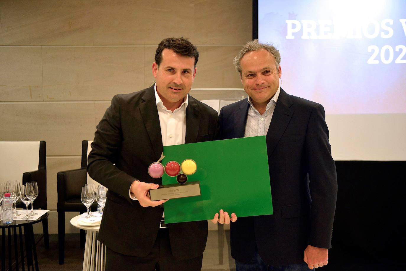 Entrega del premio personaje del mundo del vino de Verema a Pablo Ossorio.