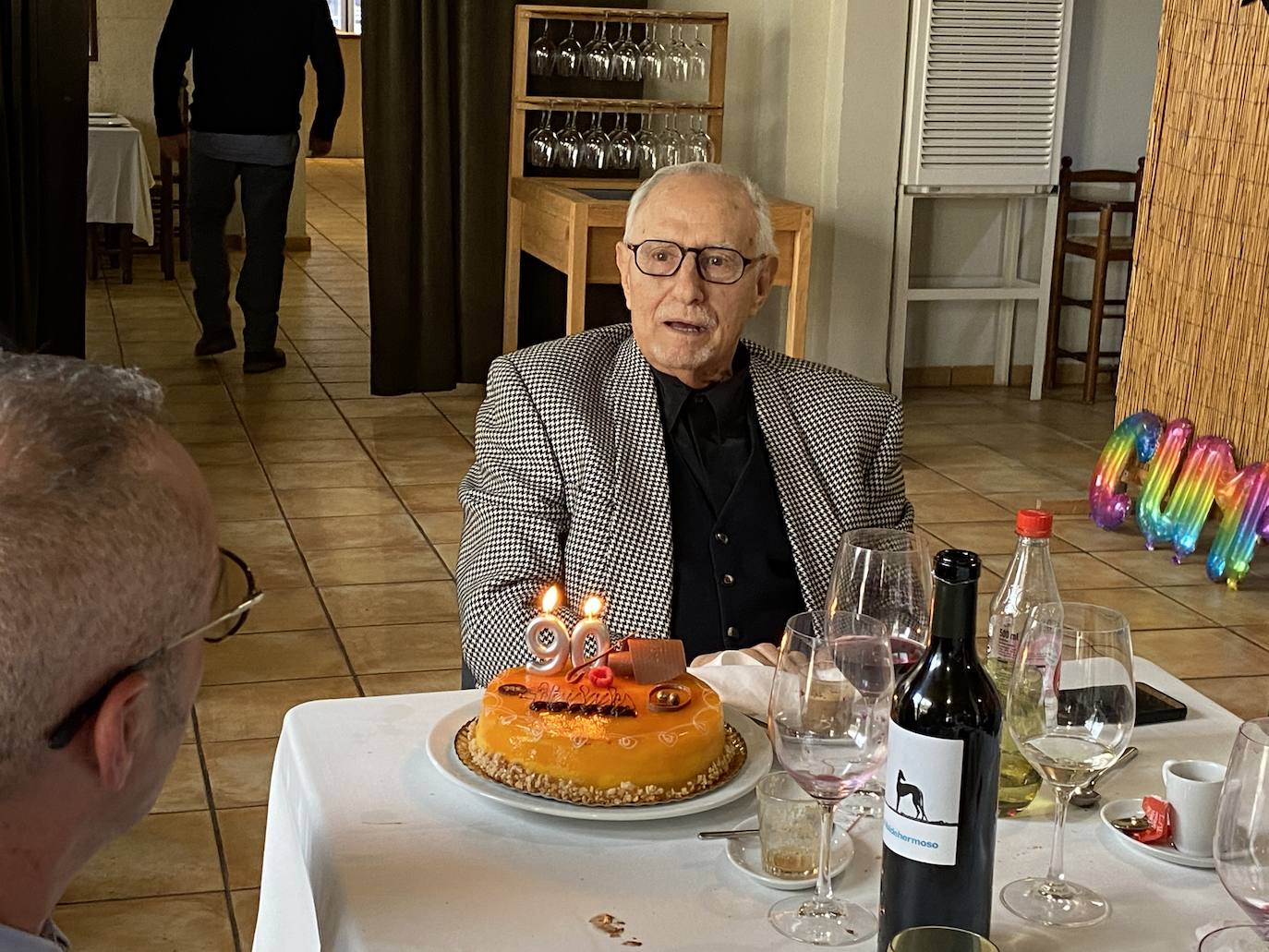 Nassio Bayarri celebró su 90 cumpleaños rodeado de amigos.