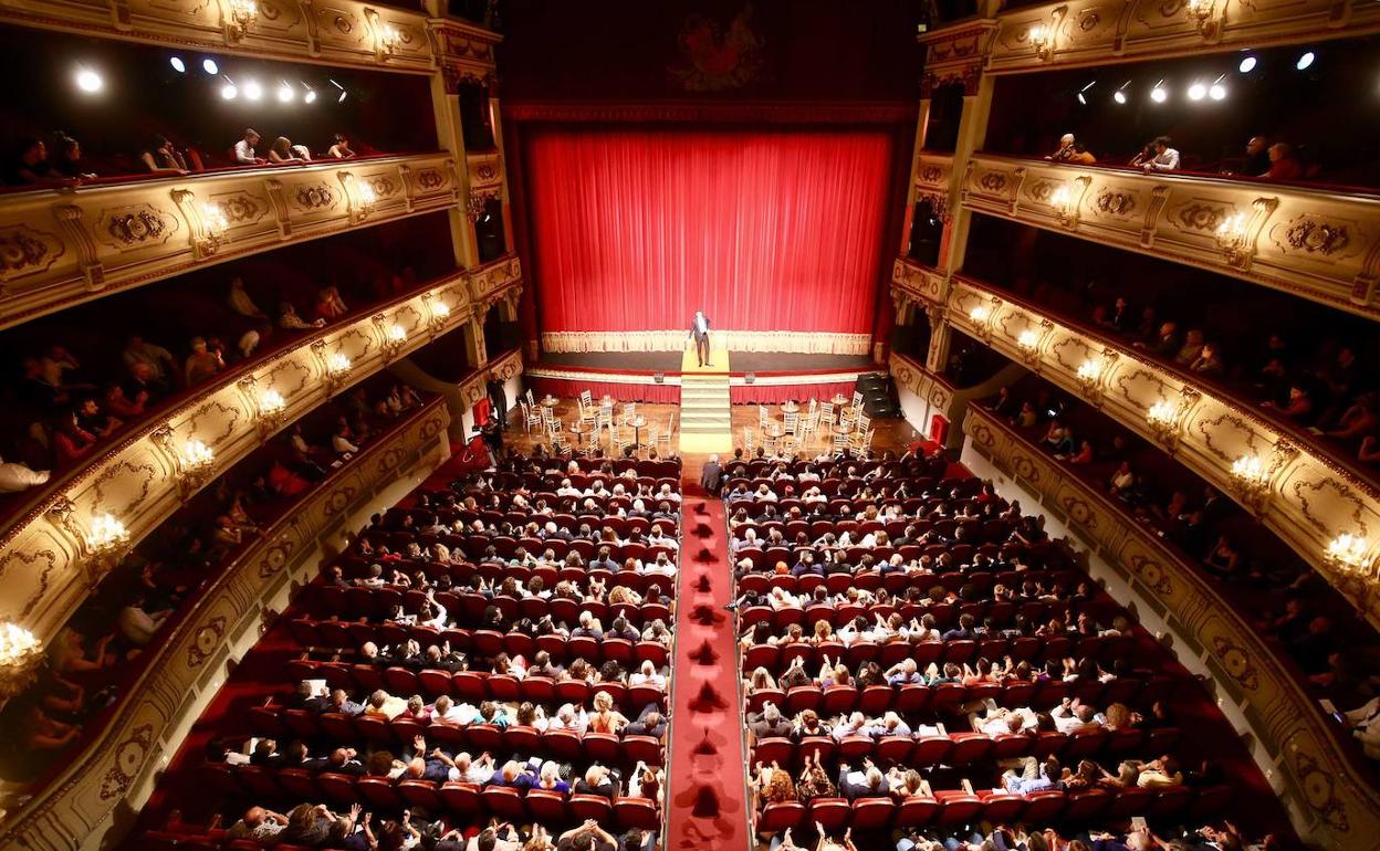 Un teatro público de Valencia. 