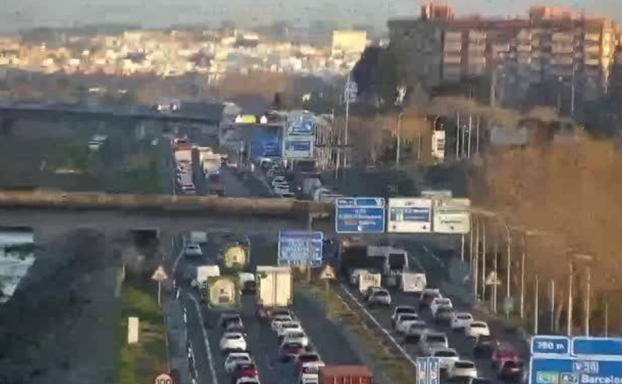 Atasco en la V-30.