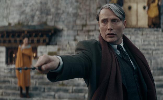 Mads Mikkelsen es el malvado Gellert Grindelwald.