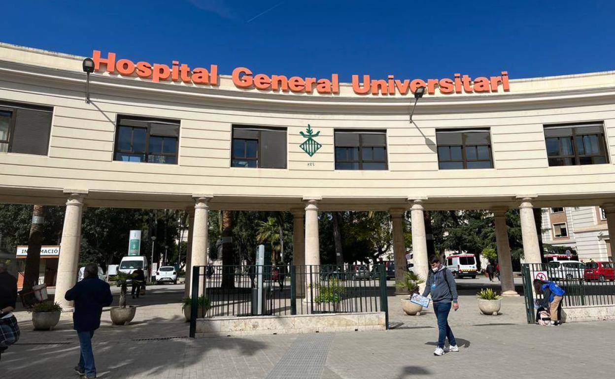 Uno de los accesos al Hospital General de Valencia.