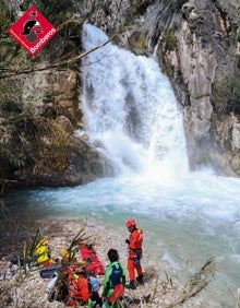 Imagen secundaria 2 - Bolulla: Dos excursionistas mueren en el Estret de les Penyes | Mueren dos personas tras caer y ser arrastrados por el agua en el Estret de les Penyes