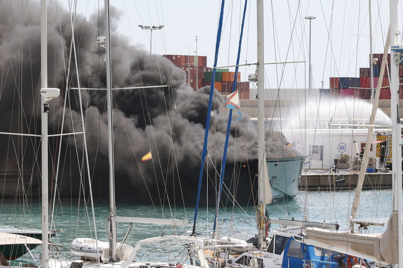 Fotos: Incendio de un barco en el Puerto de Valencia