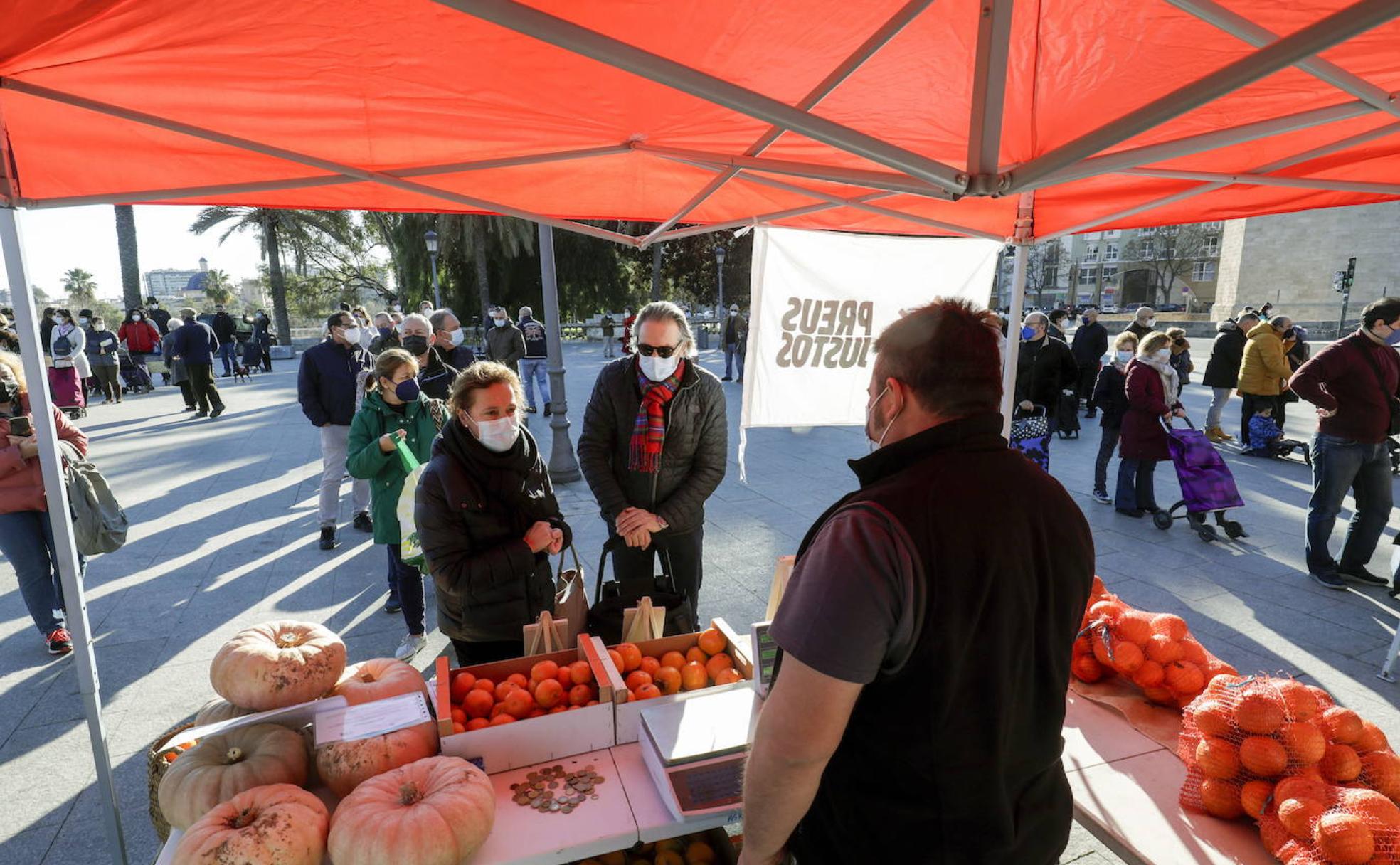 Las organizaciones de consumidores aconsejan recurrir a productos locales. 