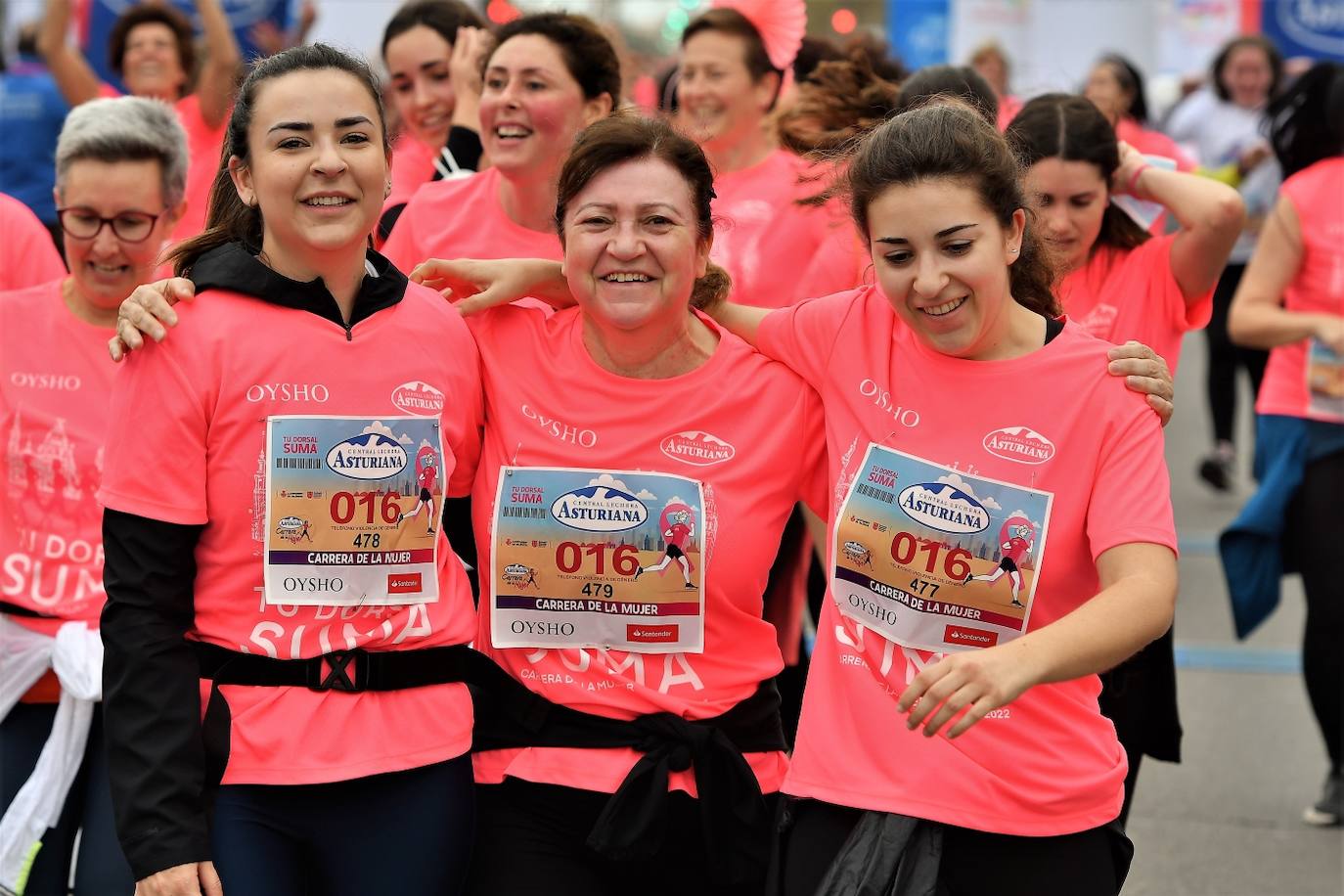 Miles de mujeres de todas las edades participan en la prueba popular de este domingo por la capital del Turia