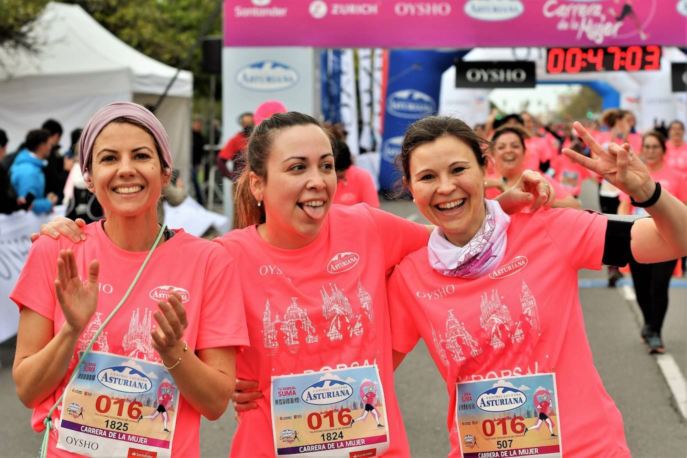 Miles de mujeres de todas las edades participan en la prueba popular de este domingo por la capital del Turia