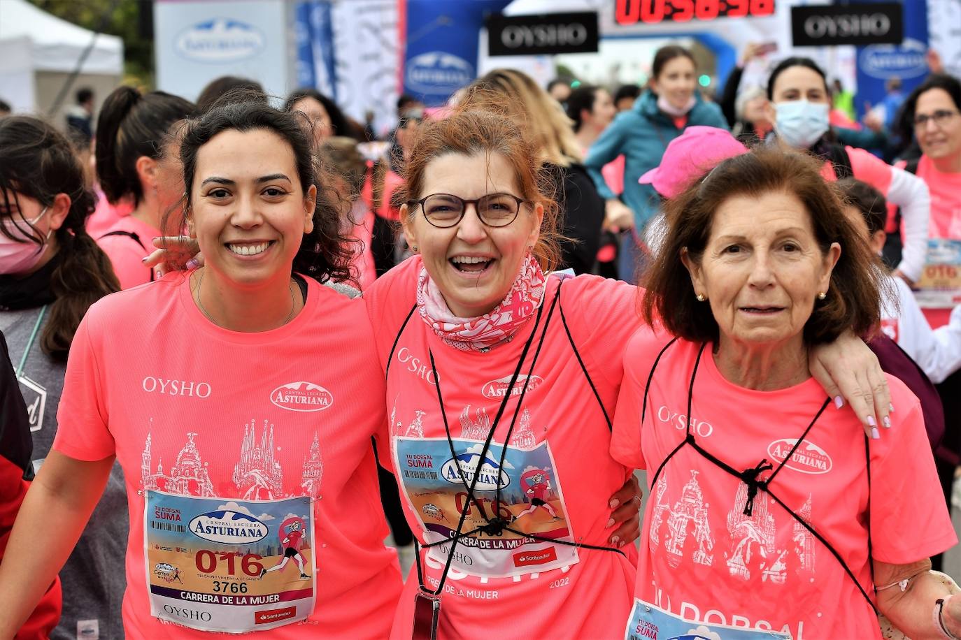 Miles de mujeres de todas las edades participan en la prueba popular de este domingo por la capital del Turia