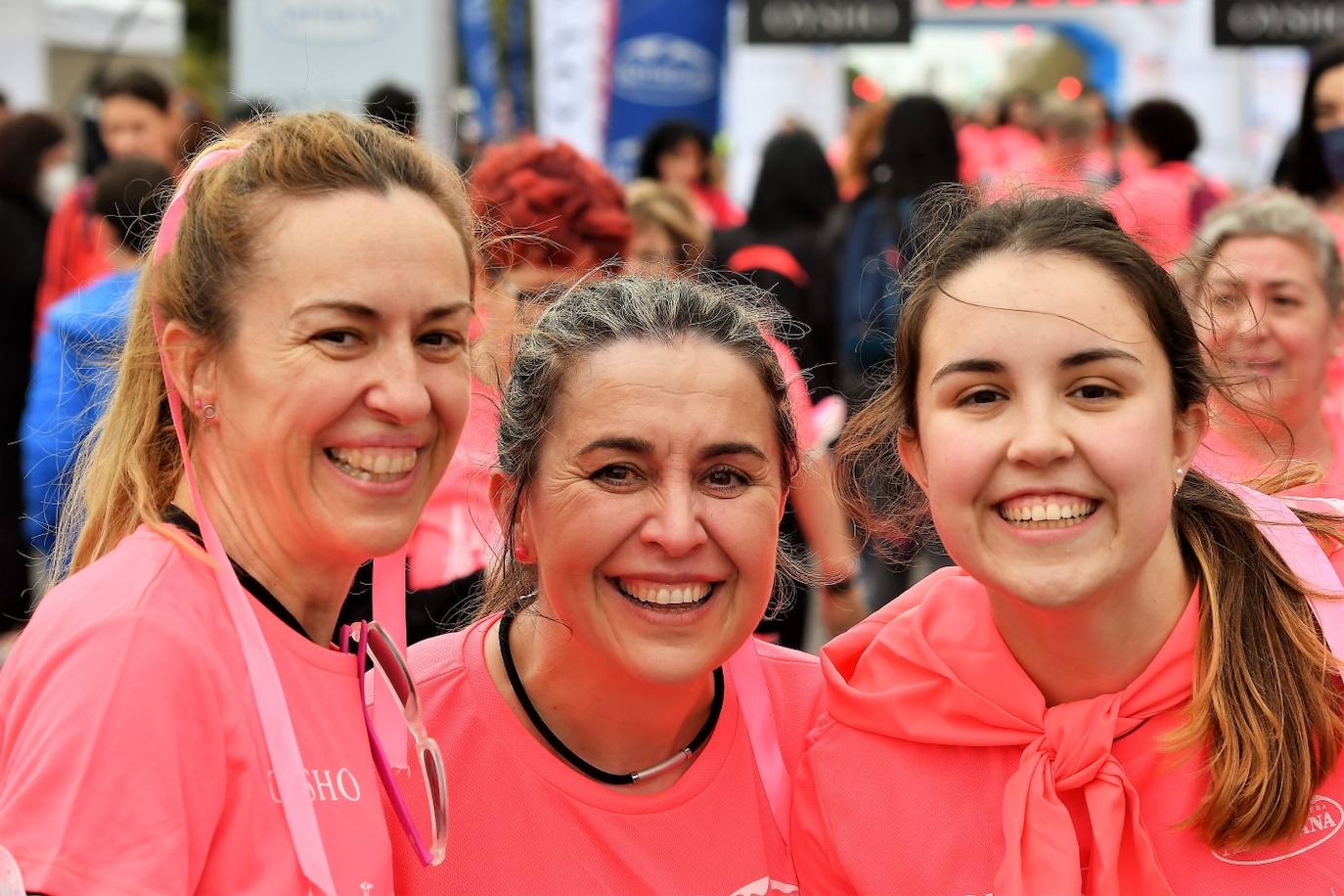 Miles de mujeres de todas las edades participan en la prueba popular de este domingo por la capital del Turia