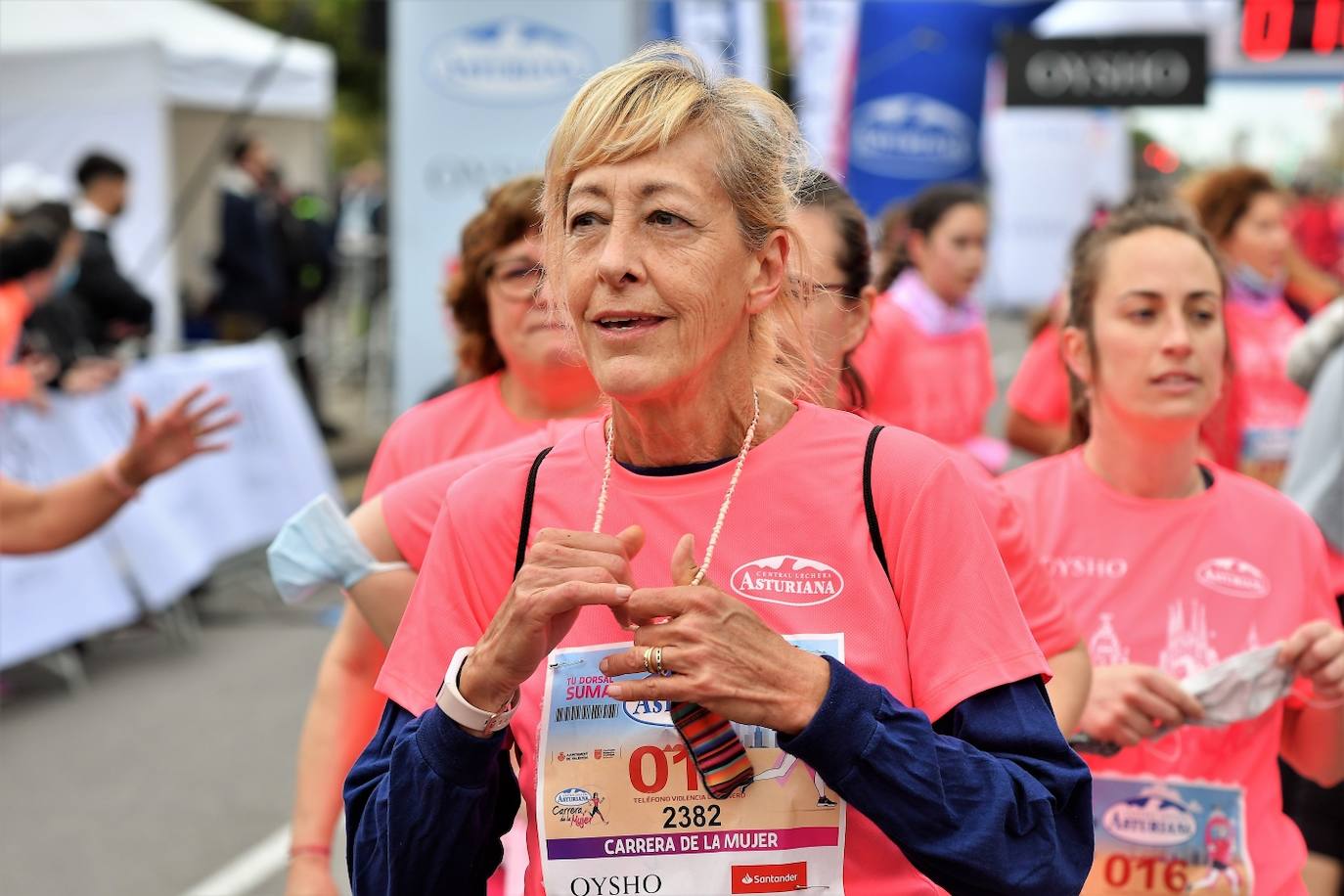 Miles de mujeres de todas las edades participan en la prueba popular de este domingo por la capital del Turia