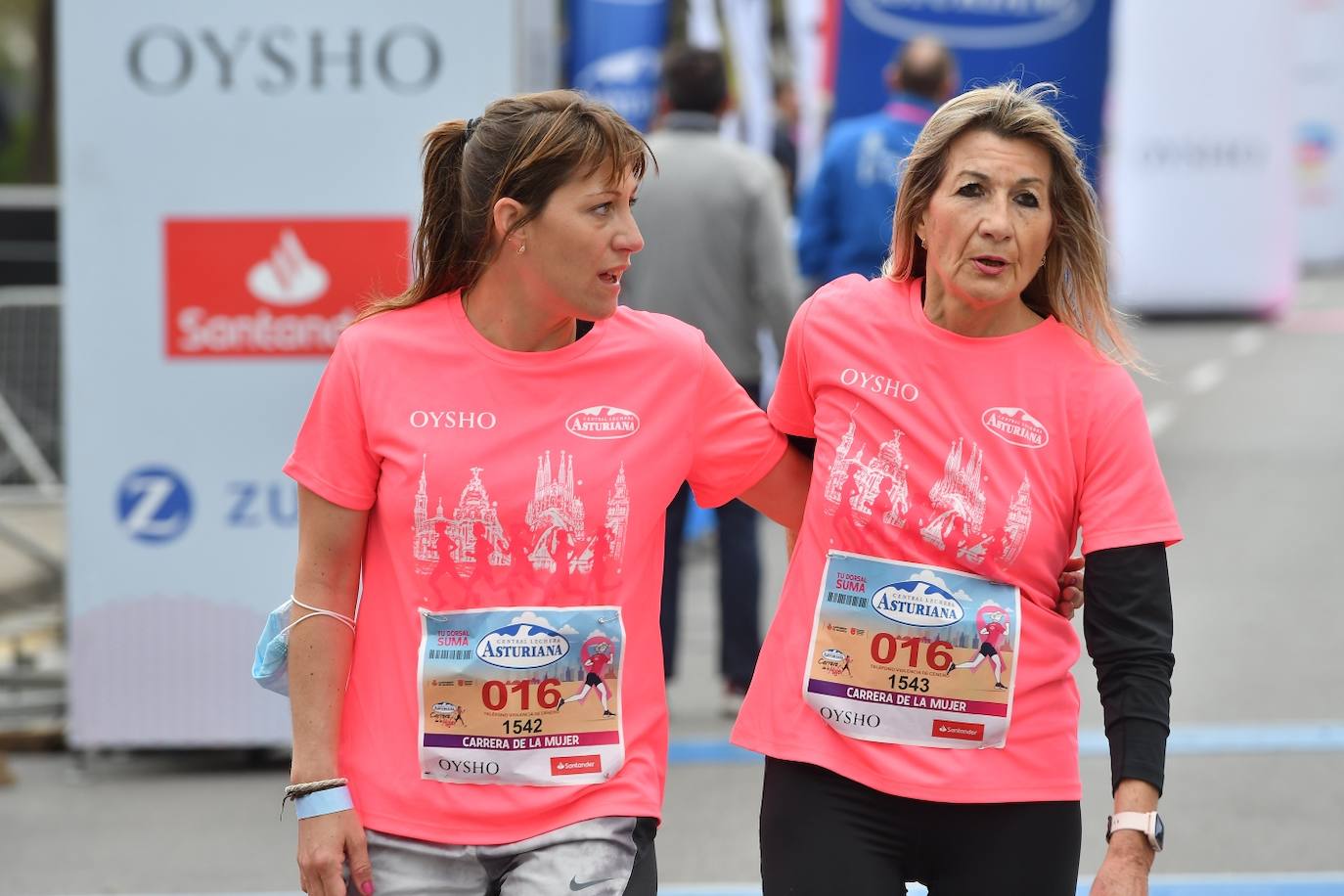 Miles de mujeres de todas las edades participan en la prueba popular de este domingo por la capital del Turia