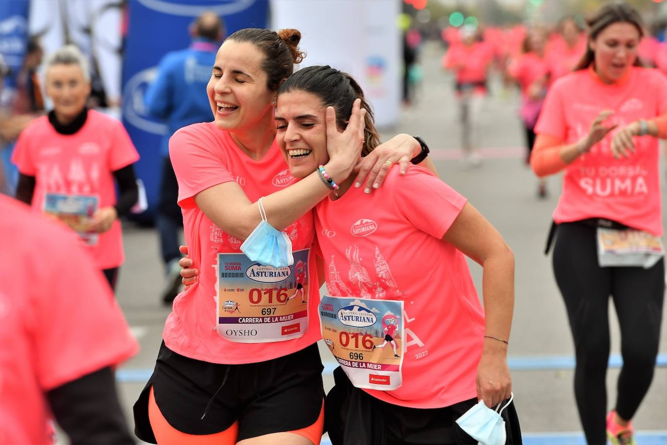 Miles de mujeres de todas las edades participan en la prueba popular de este domingo por la capital del Turia