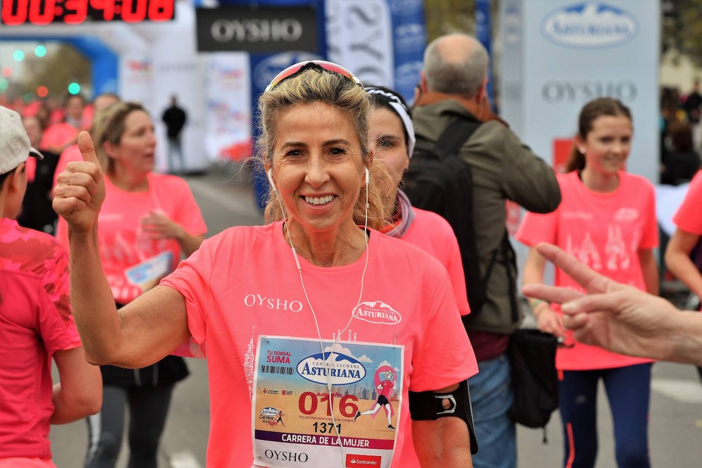Miles de mujeres de todas las edades participan en la prueba popular de este domingo por la capital del Turia