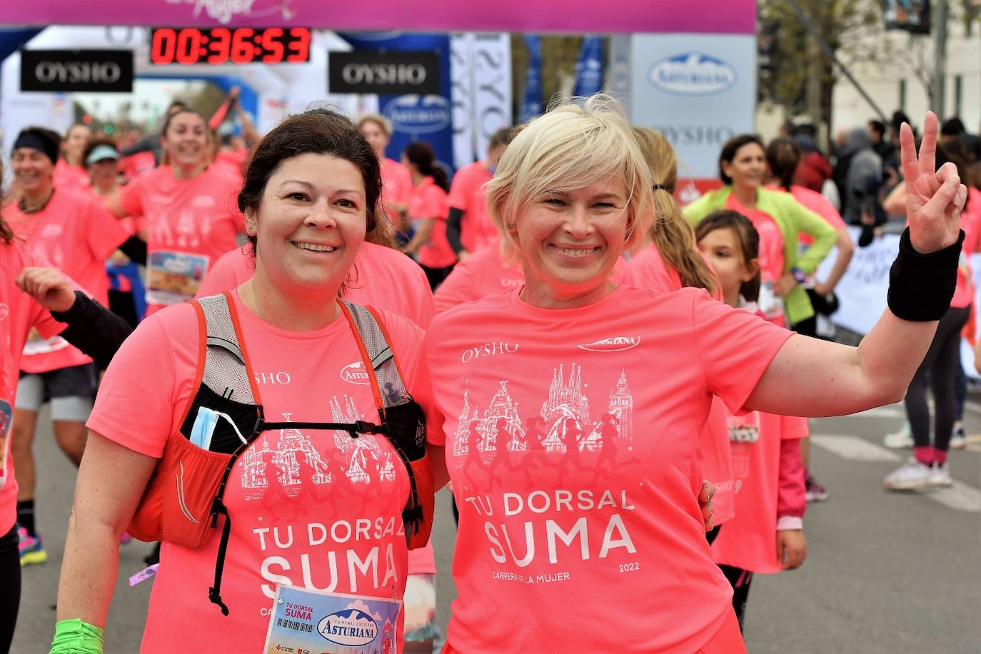 Miles de mujeres de todas las edades participan en la prueba popular de este domingo por la capital del Turia