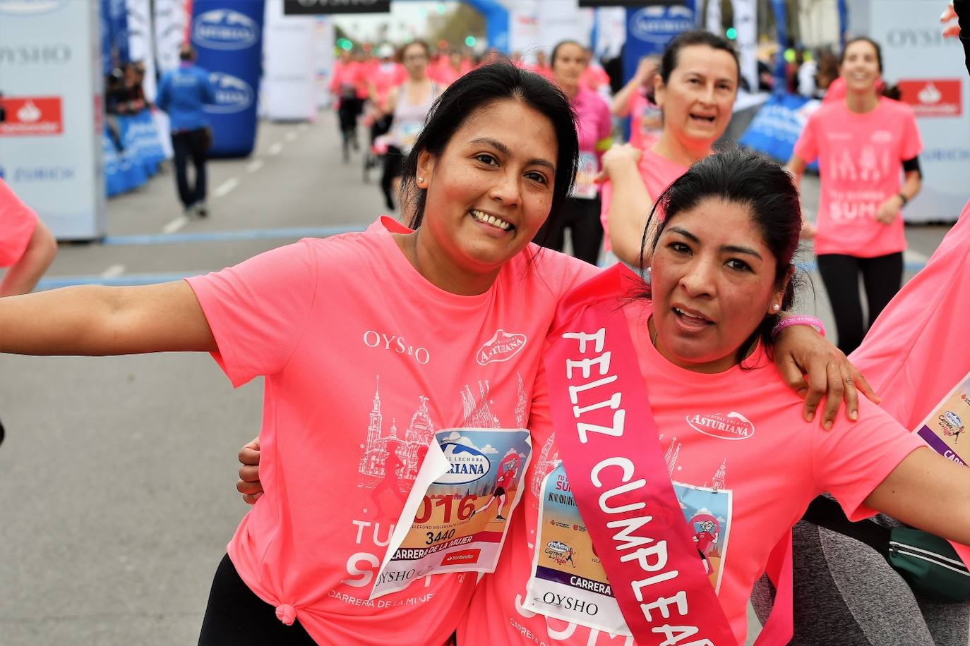 Miles de mujeres de todas las edades participan en la prueba popular de este domingo por la capital del Turia