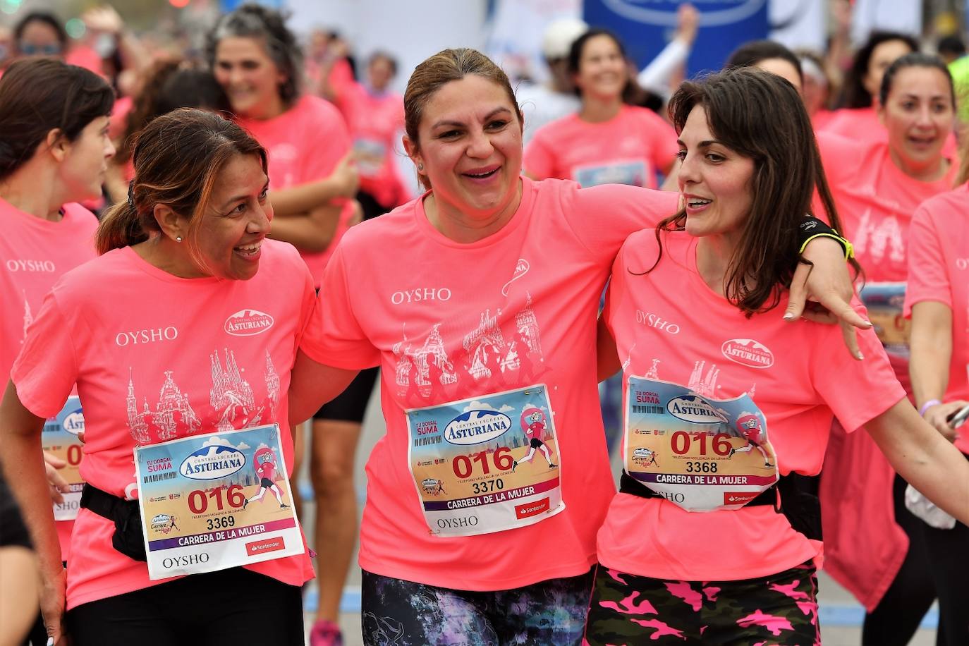 Miles de mujeres de todas las edades participan en la prueba popular de este domingo por la capital del Turia