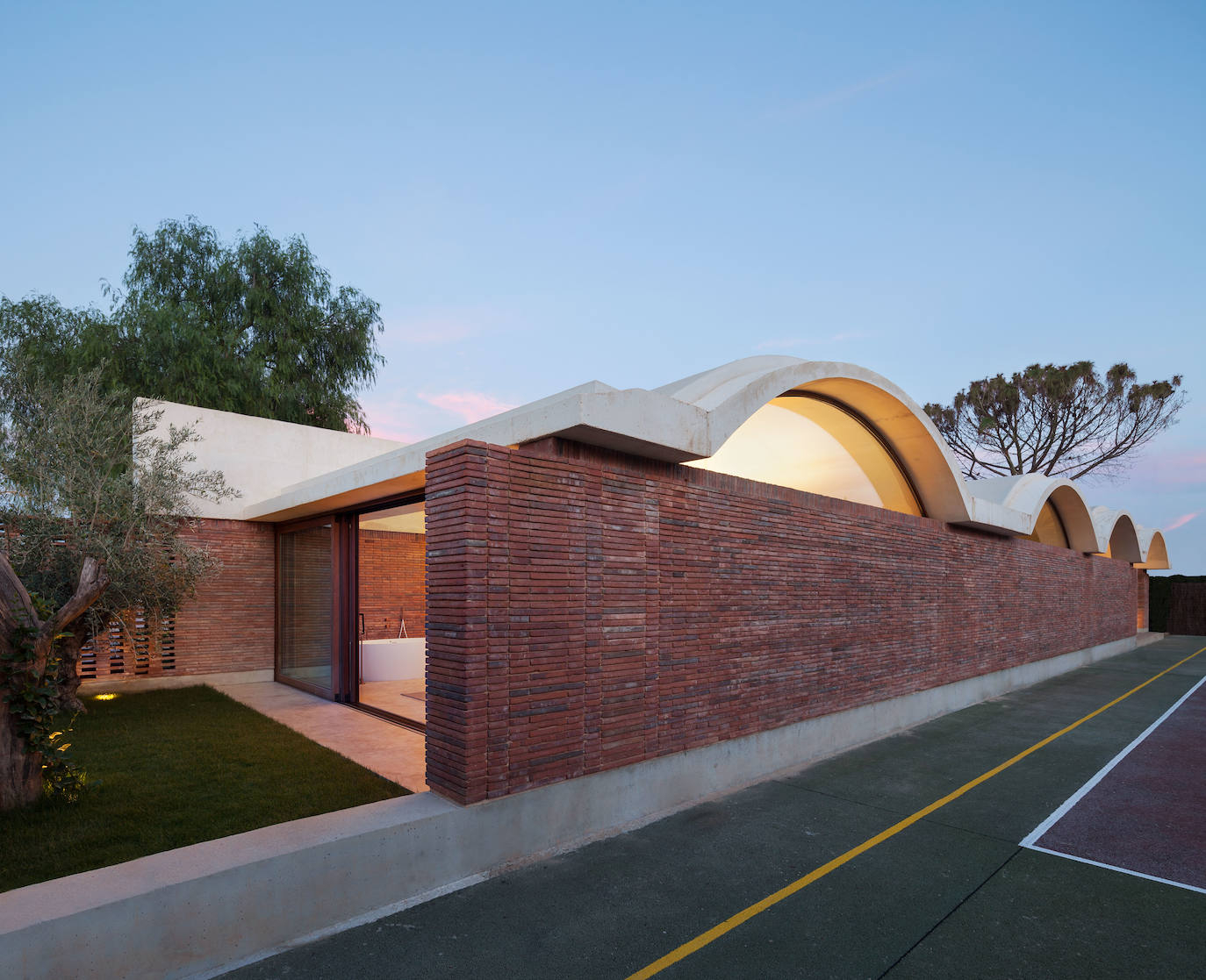 Otra perspectiva del anexo construido a una vivienda ubicada a las afueras de Elche.