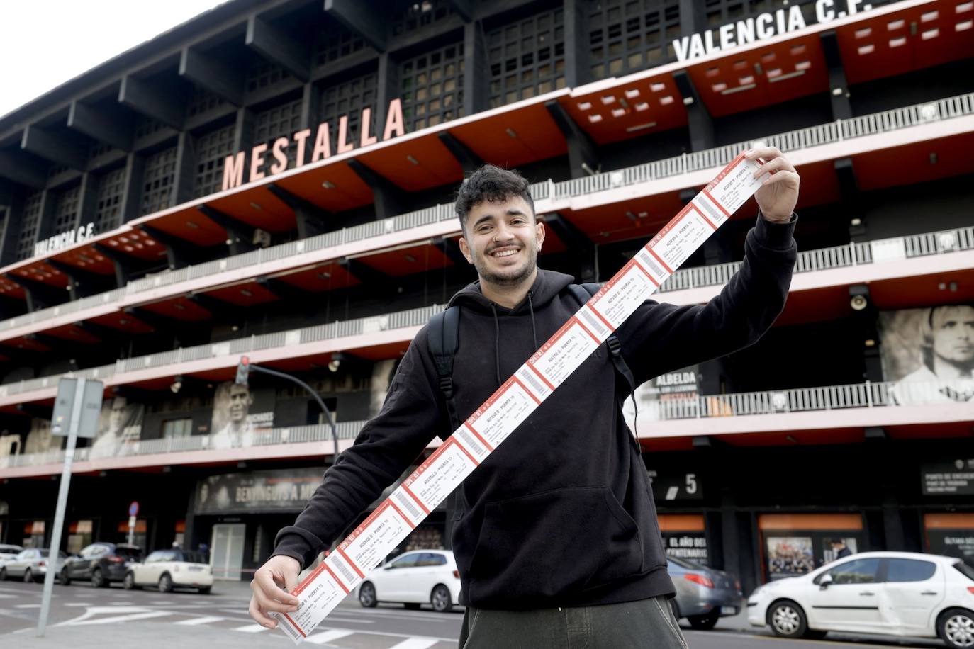 Fotos: Colas en Mestalla para recoger las entradas para la final de la Copa del Rey