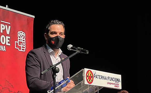 Imagen principal - El secretario general de Paterna, Juan Antonio Sagredo. 
