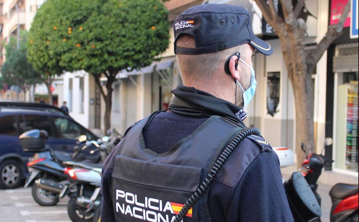 Un agente de la Policía Nacional. 