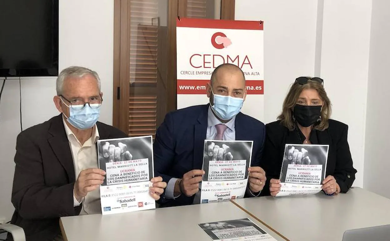 Eduardo de la Morena, Benito Mestre y Adela Chelet, en la presentación de la cena. 