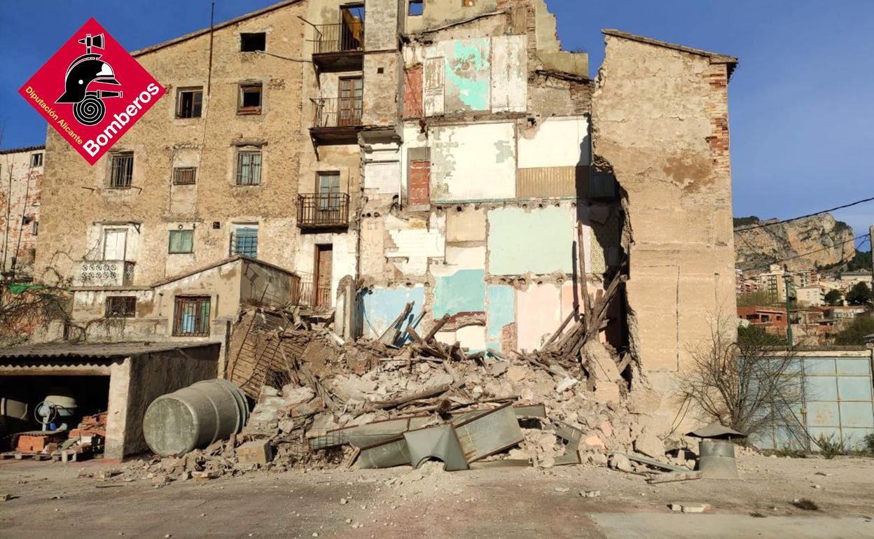 Derrumbe de varios edificios deshabitados en el centro de Alcoi