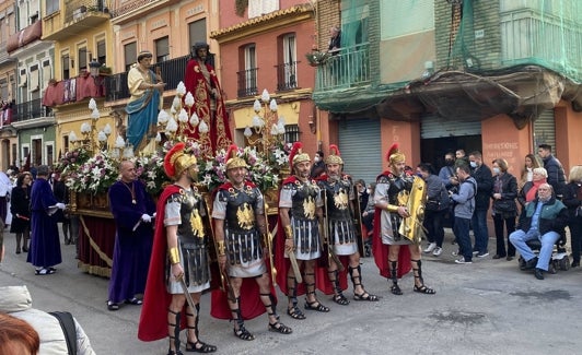 Procesión con la imagen del Ecce Homo. 