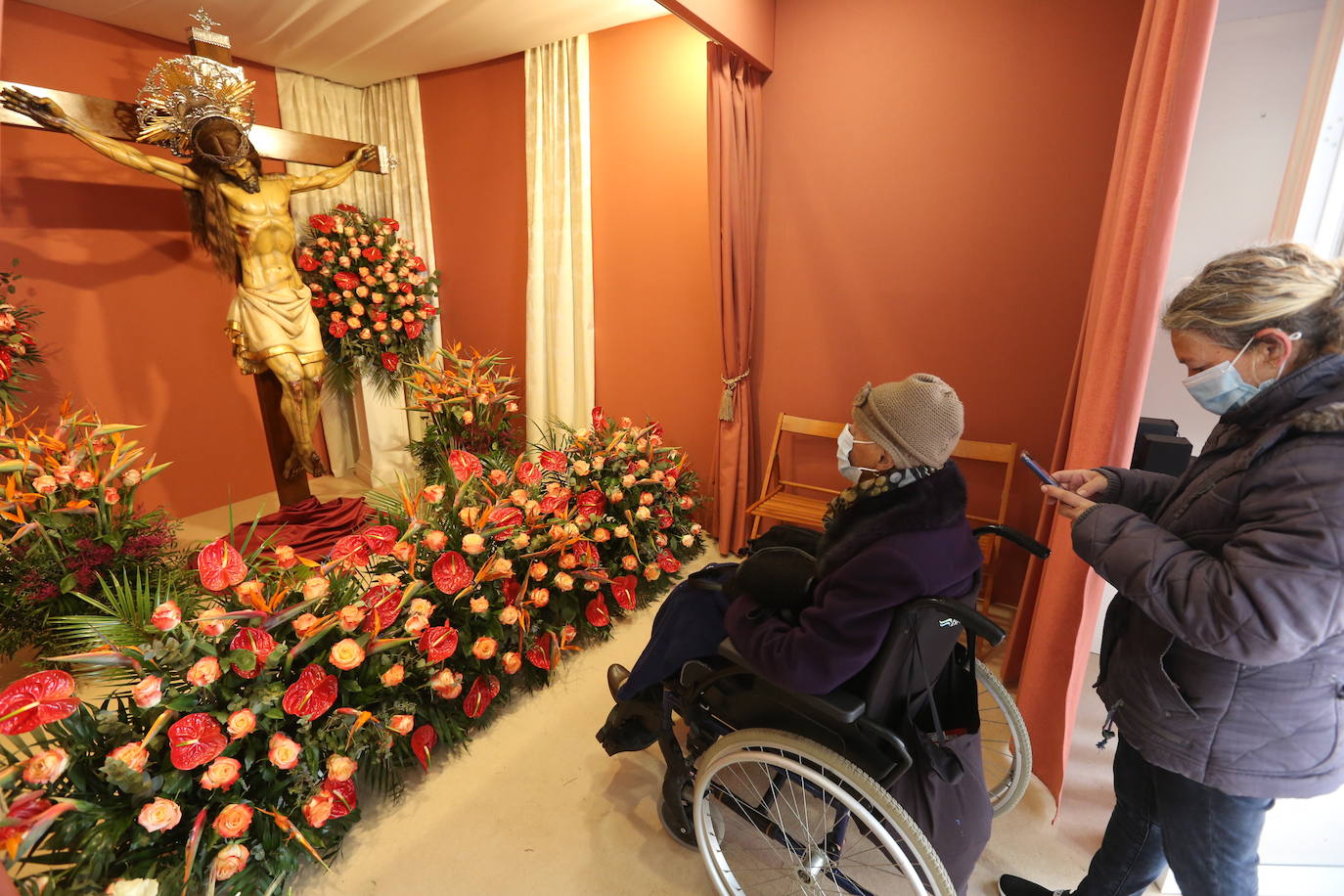 Fotos: Las casas se convierten de nuevo en capillas en la Semana Santa Marinera