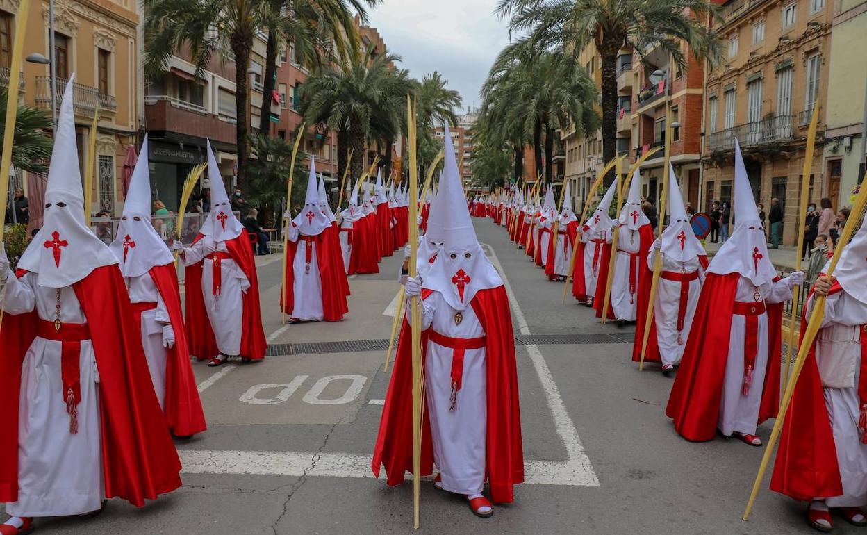 Una de las hermandades de Torrent el Domingo de Ramos. 