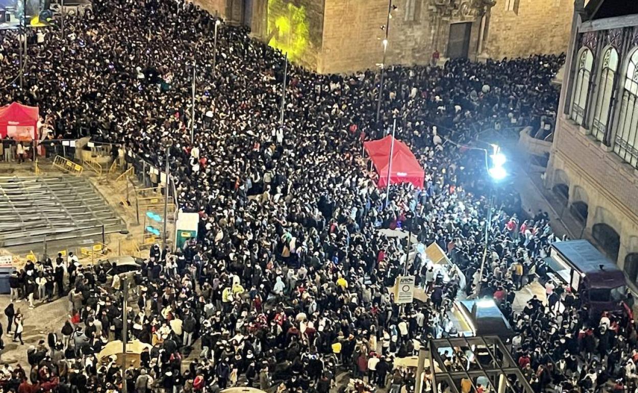 Verbena estas Fallas en la plaza Ciudad de Brujas. 