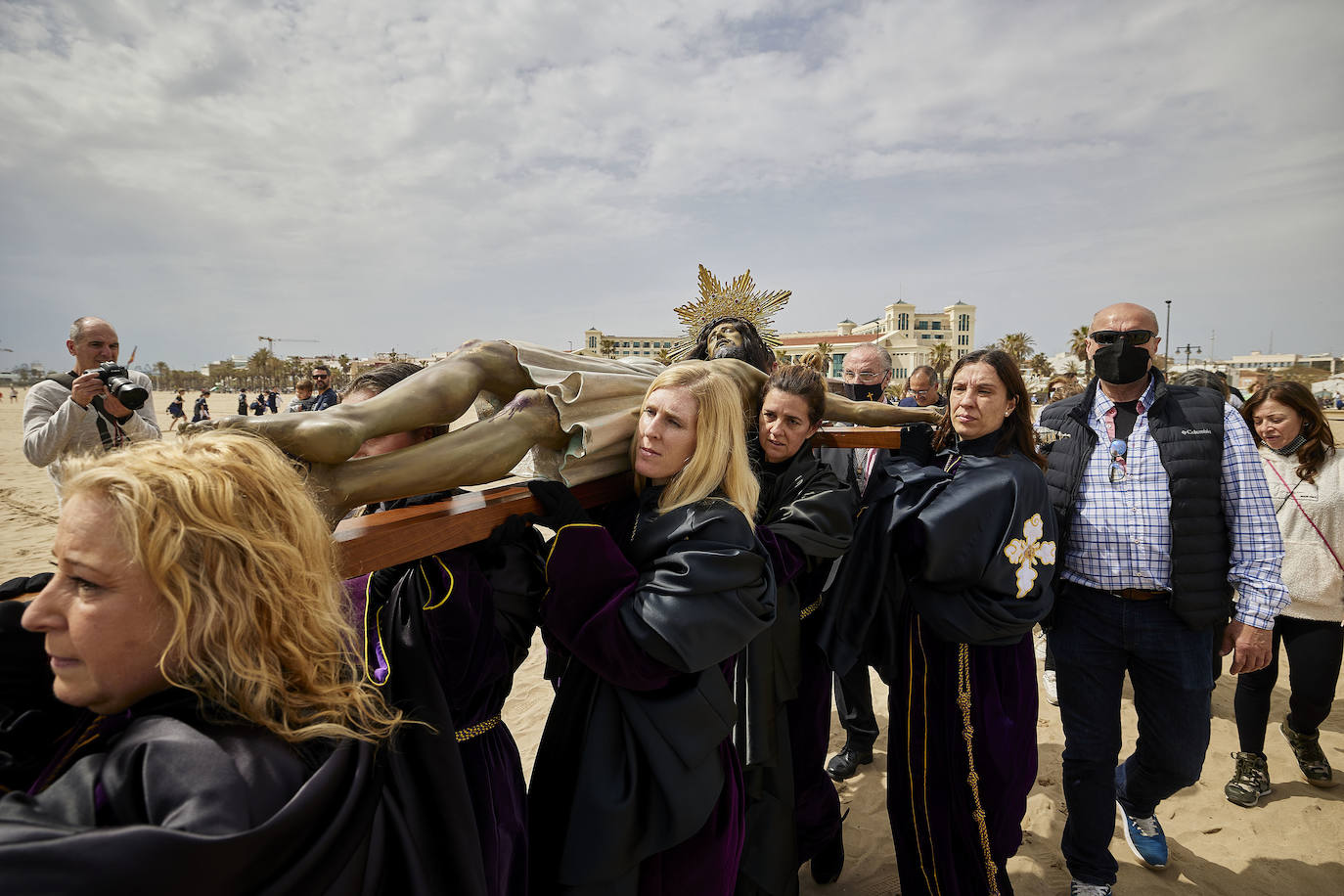 Fotos: Encuentro entre los Cristos y visita a la playa del Cabanyal