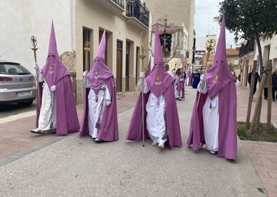 Imagen secundaria 1 - Componentes de la hermandad del Cristo del Perdón. 