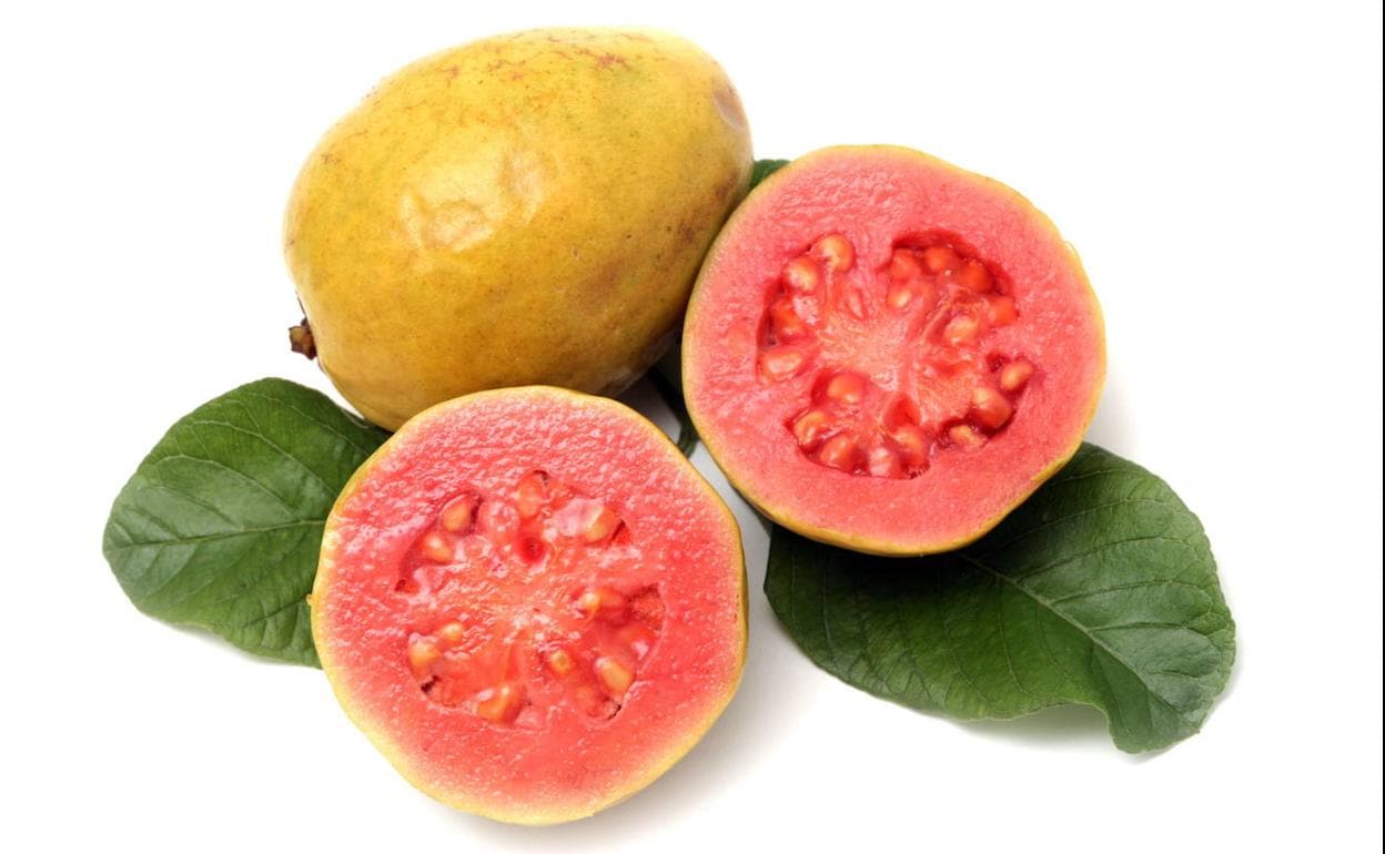 Guayaba, El superalimento con 7 veces más vitamina C que la naranja que  reduce la presión arterial y baja el colesterol