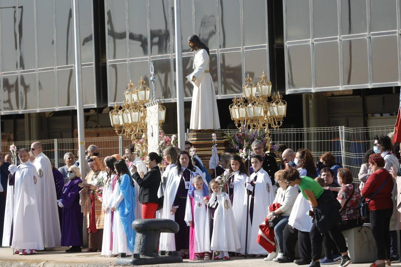 Fotos: Corona de laurel en el Puerto de Valencia por los fallecidos en el mar