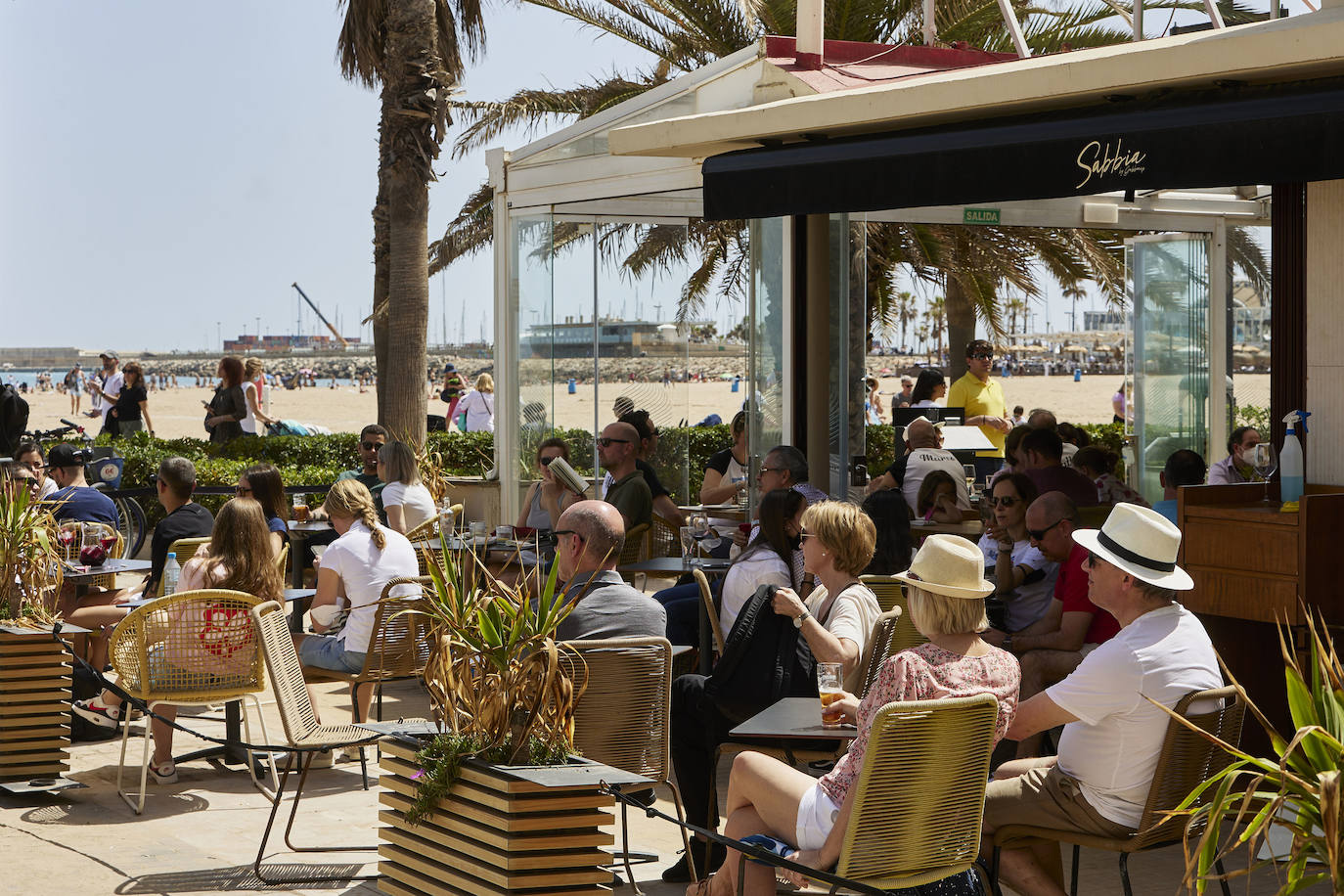 Fotos: Playas y terrazas de Valencia llenas en la Semana Santa más turística en 4 años