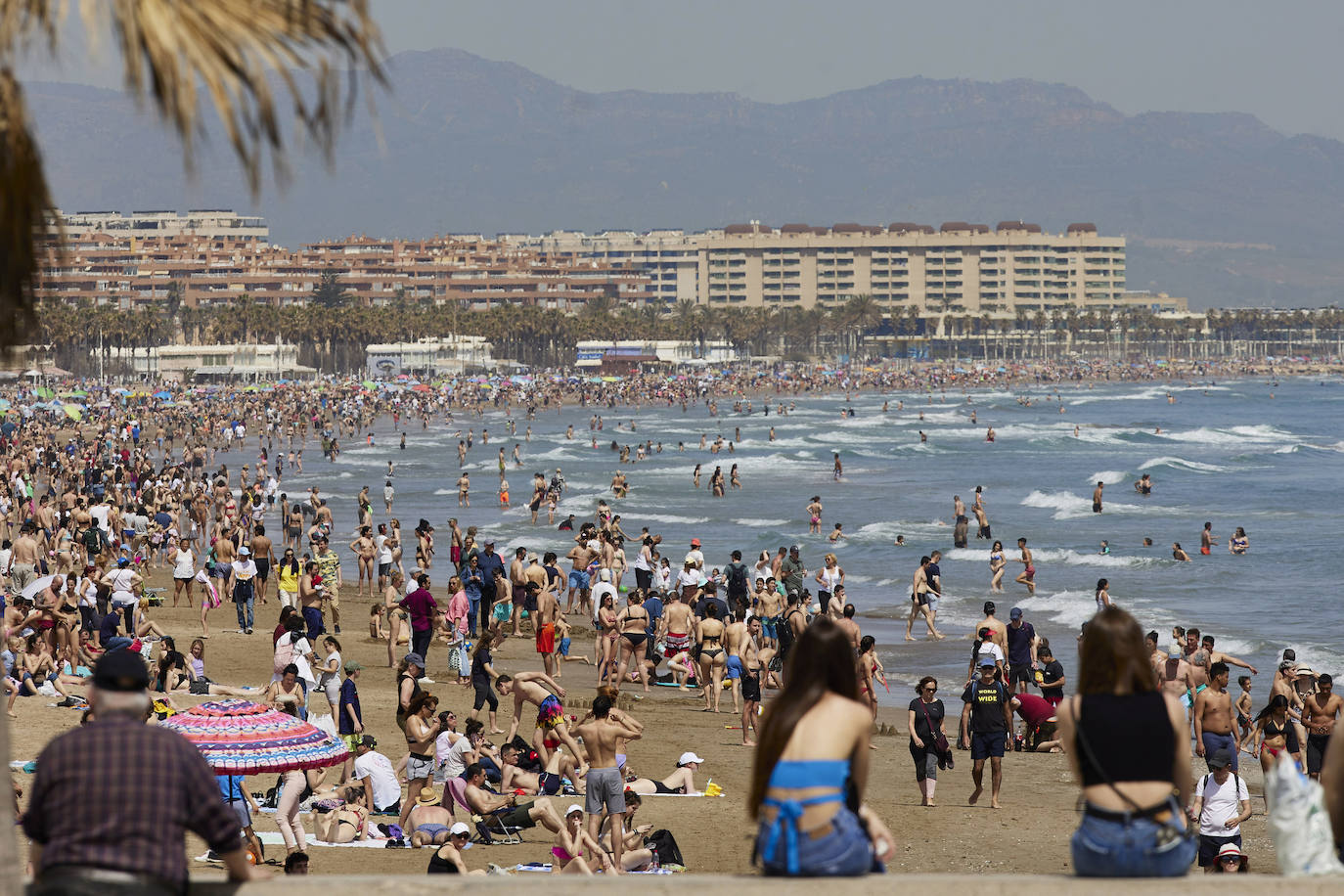 Fotos: Playas y terrazas de Valencia llenas en la Semana Santa más turística en 4 años