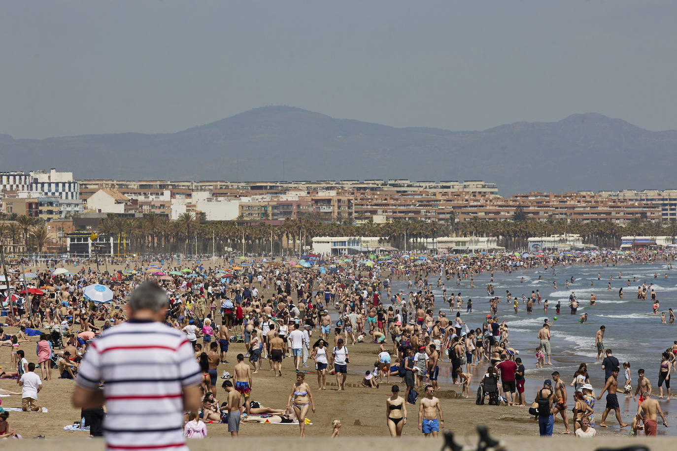 Fotos: Playas y terrazas de Valencia llenas en la Semana Santa más turística en 4 años