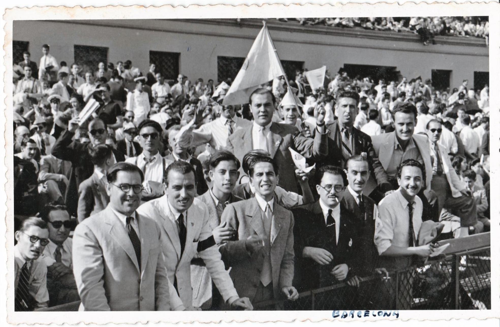 1944, Barcelona. Seguidores en la final perdida ante el Athletic en el partido disputado en el estadio de Montjuic.