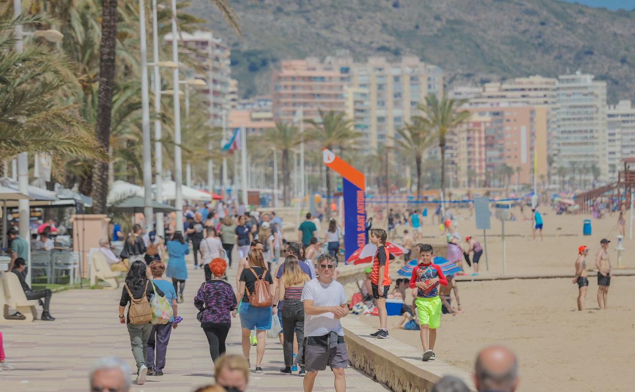 Visitantes en Cullera durante la Semana Santa. 