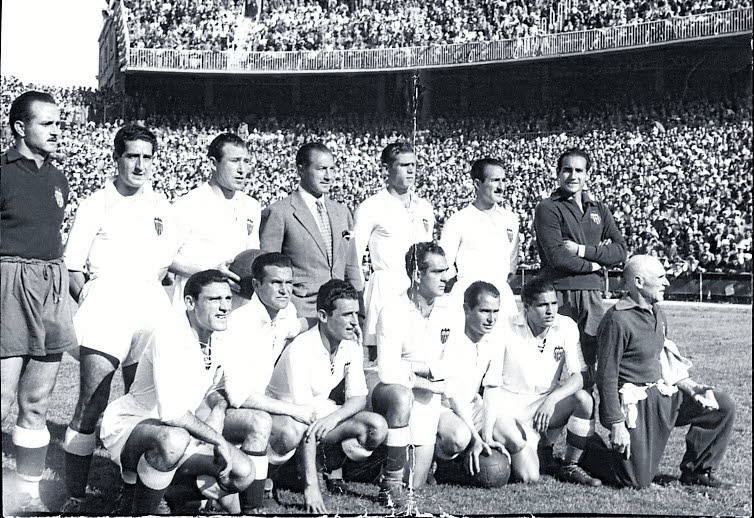 La alineación del Valencia C.F. en la final estaba formada por: Eizaguirre, Asensi, Alvaro, Díaz, Monzó, Puchades, Epi, Pasieguito, Mundo, Igoa y Seguí. El entrenador era Jacinto Quincoces.