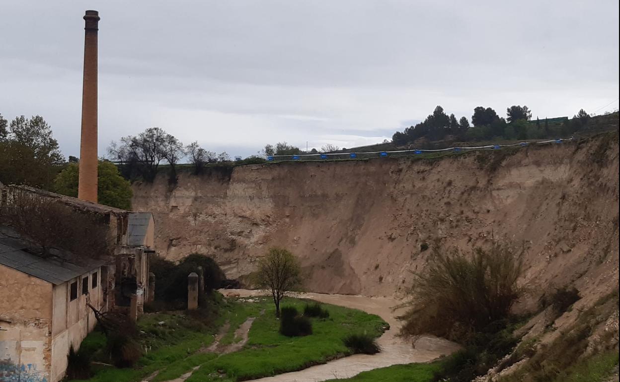 Las vallas delimitan la zona afectada. 