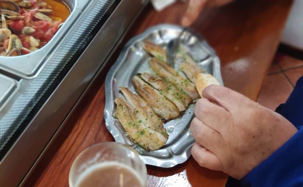 Una tapa de sardinas de la Tasca Ángel.