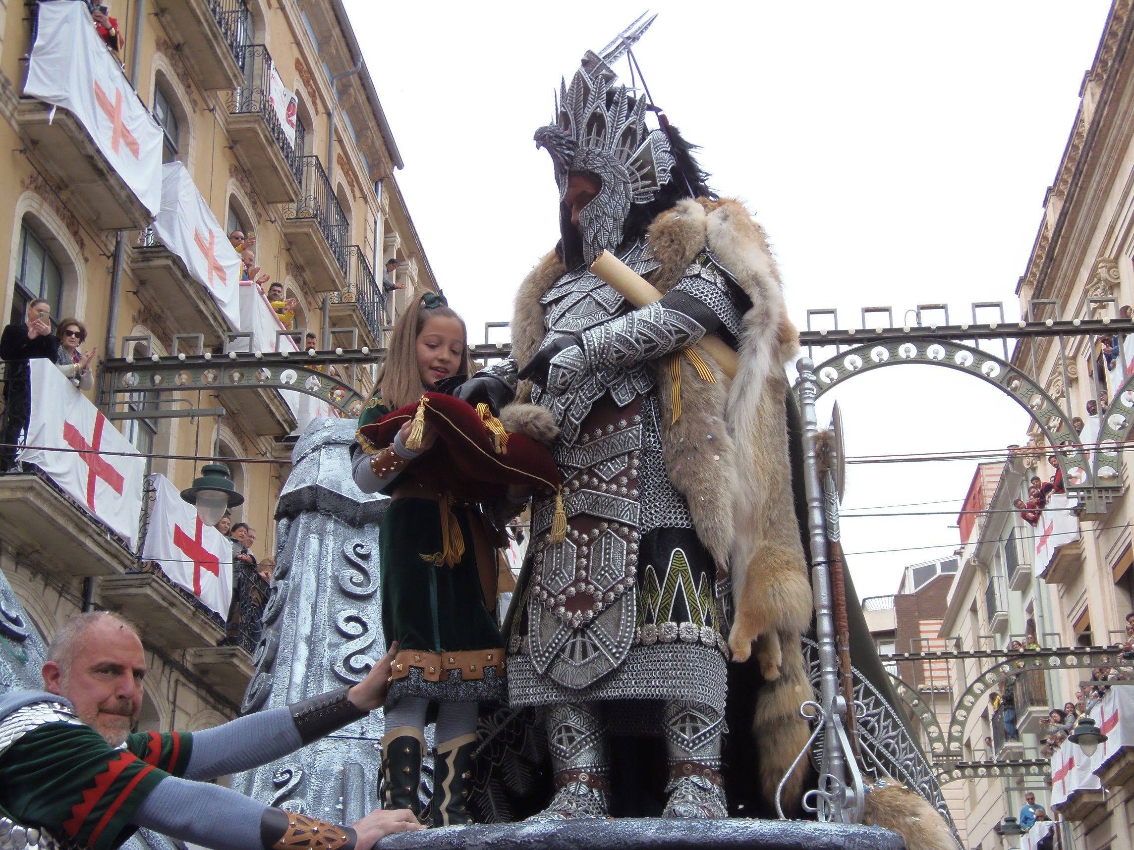 Momento de la entrega de llaves al Capitán Alfonso Moreno