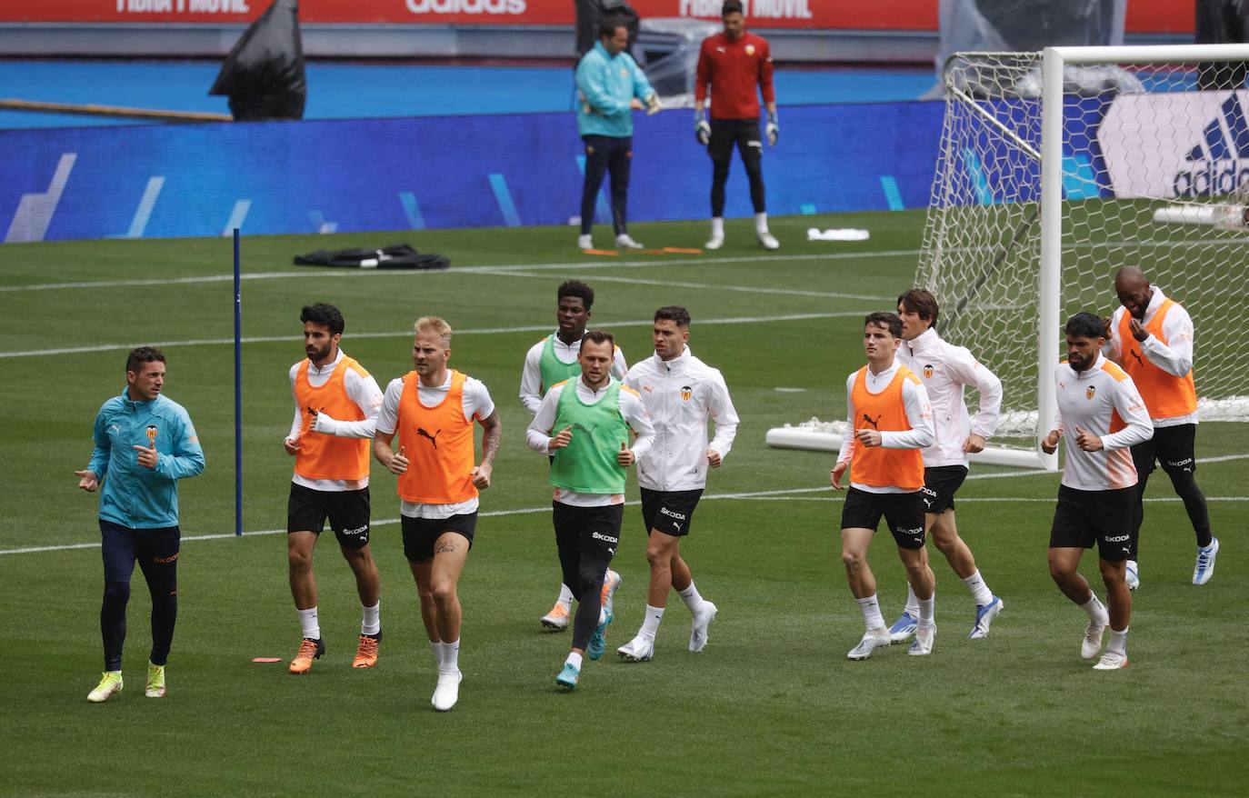 Fotos: Así ha sido el entrenamiento del Valencia previo a la final de Copa