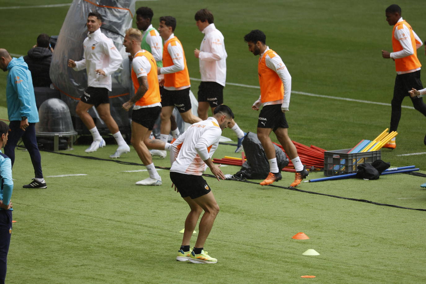 Fotos: Así ha sido el entrenamiento del Valencia previo a la final de Copa