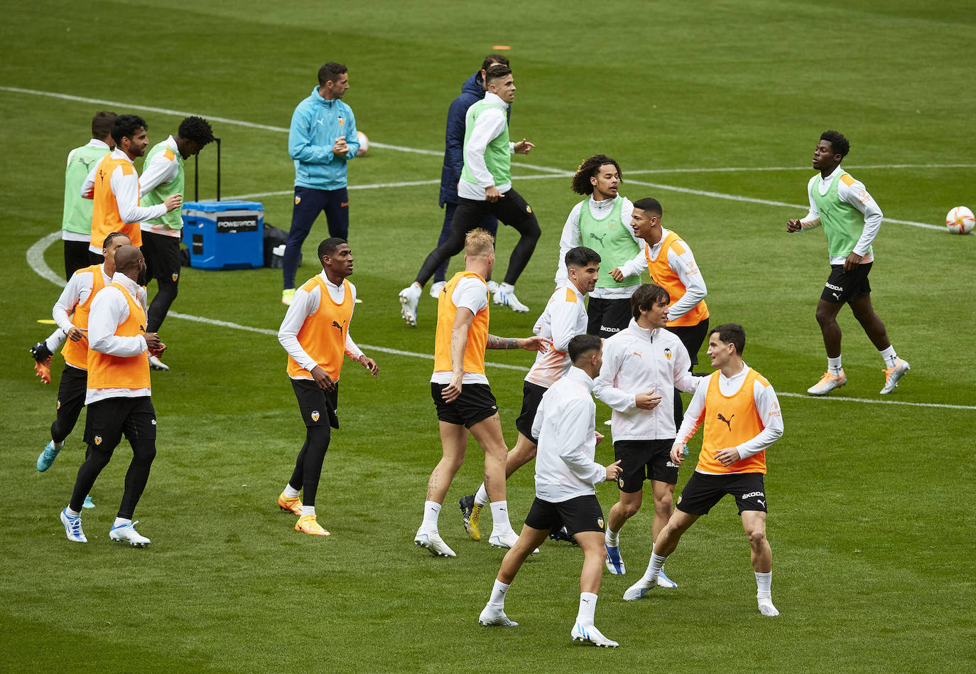 Fotos: Así ha sido el entrenamiento del Valencia previo a la final de Copa