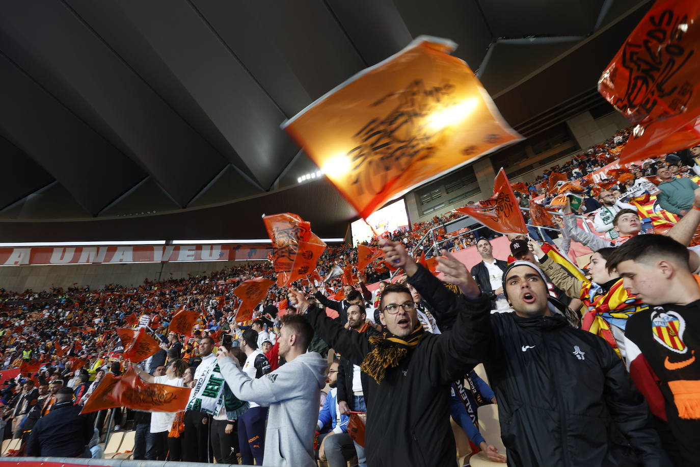 Fotos: La marea valencianista inunda las gradas de La Cartuja