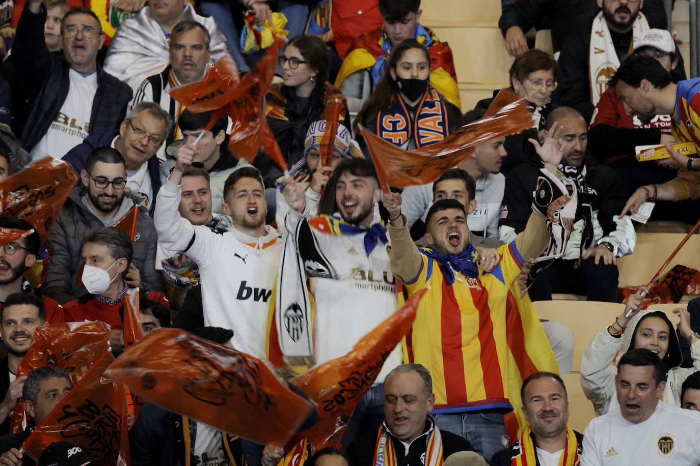 Fotos: La marea valencianista inunda las gradas de La Cartuja